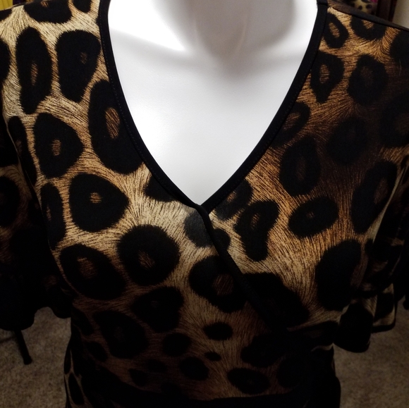 Leopard print top that ties on the side. - Picture 7 of 8